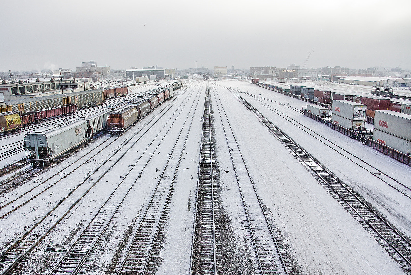 Pentax K10D sample photo. Winter station photography