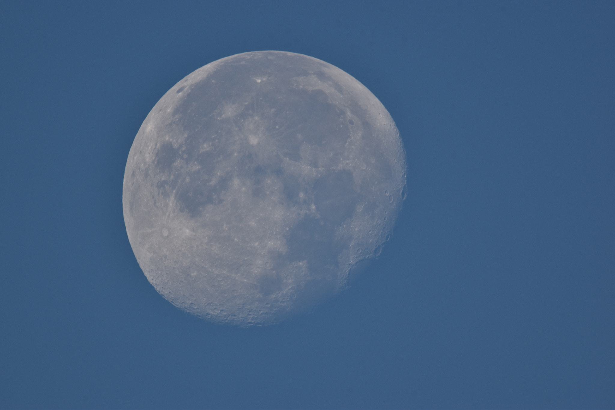 Nikon D5500 + Sigma 150-600mm F5-6.3 DG OS HSM | C sample photo. Moon afternoon photography