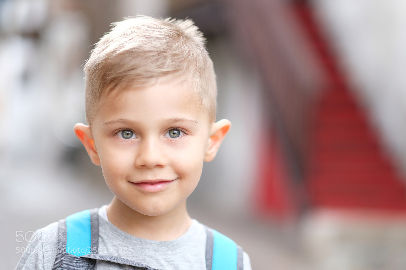 Fujifilm X-T20 sample photo. Blond child looks in photography