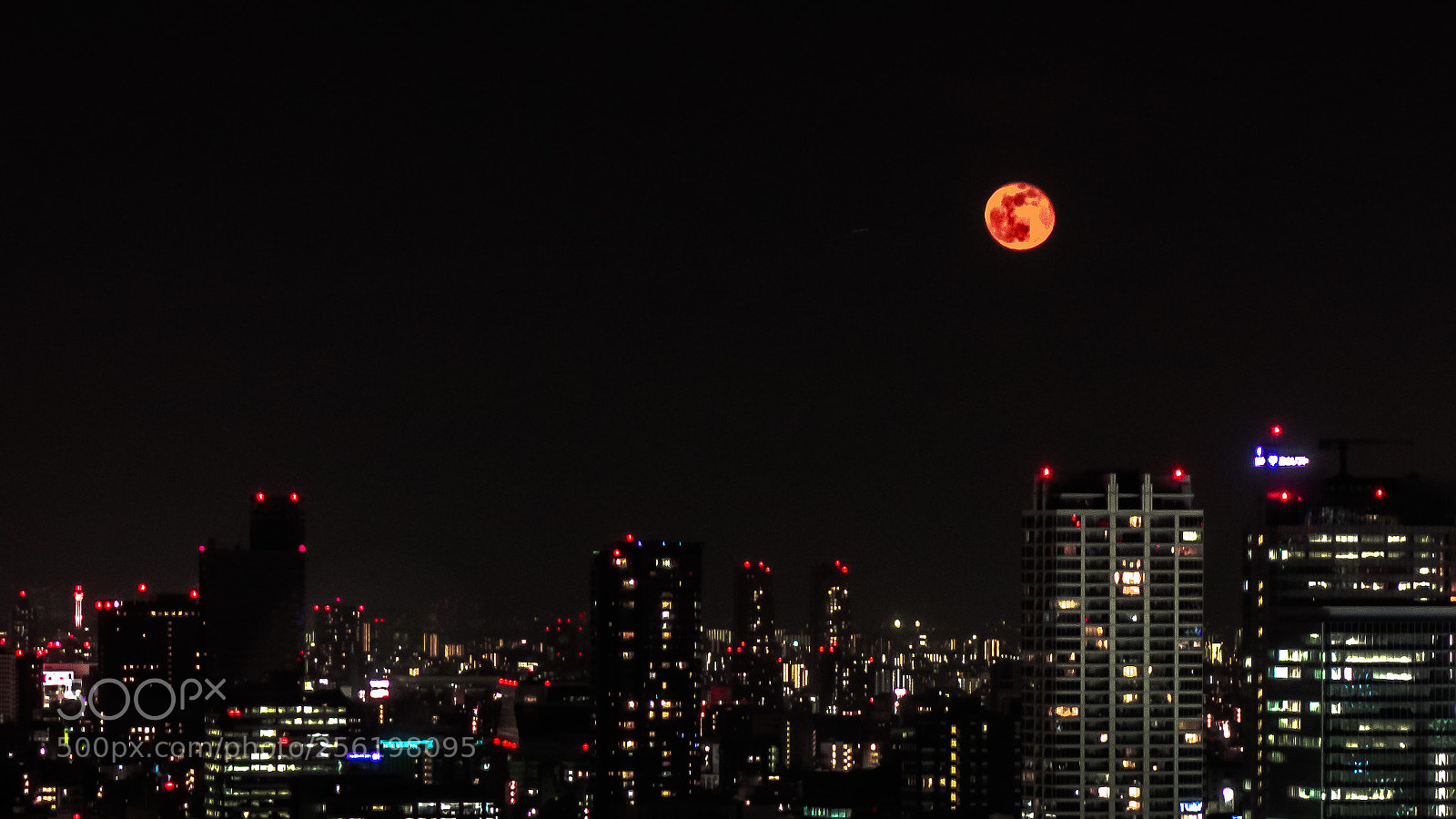 Sony Cyber-shot DSC-RX100 sample photo. Red moon and city photography