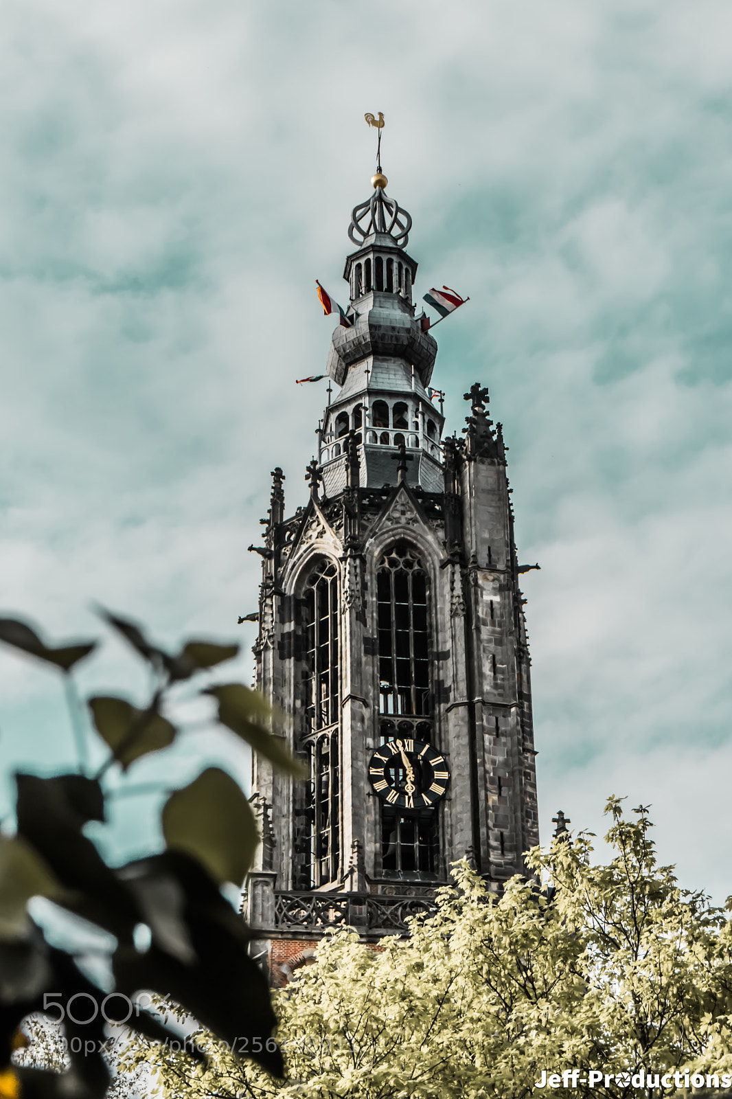 Canon EOS 77D (EOS 9000D / EOS 770D) sample photo. Onze lieve vrouwetoren lange photography