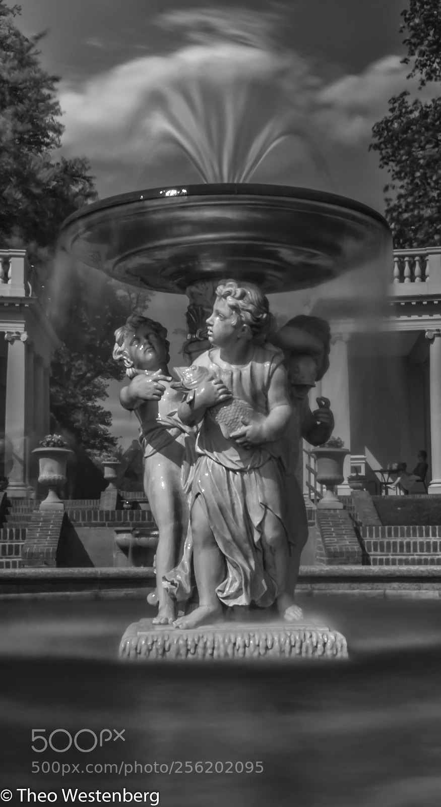 Canon EOS 70D sample photo. Fontein in de tuin photography