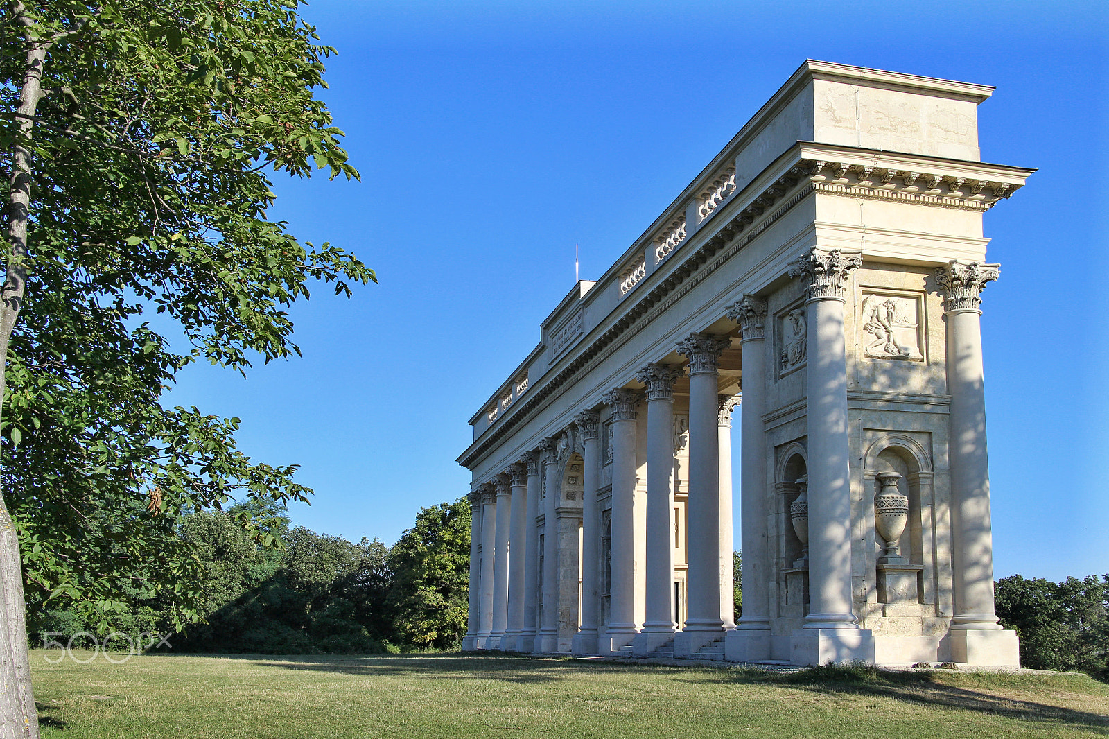 Canon EOS M sample photo. Colonnade photography