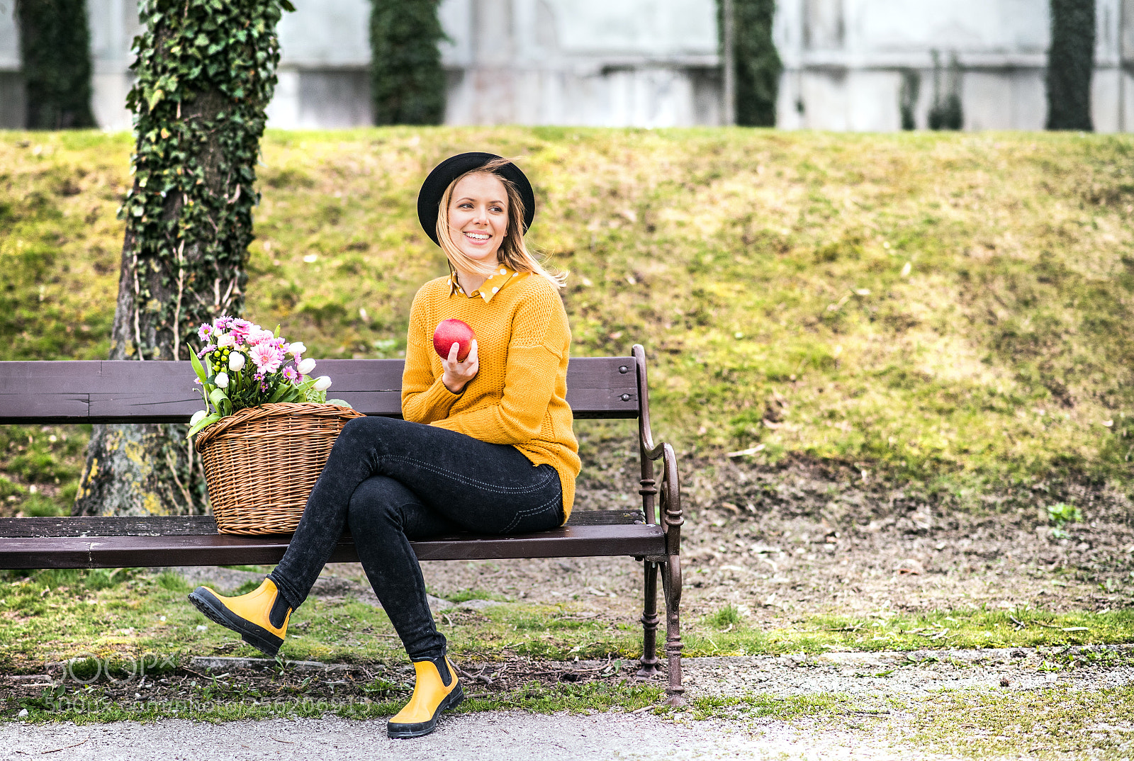 Nikon D5 sample photo. Young woman with flowers photography