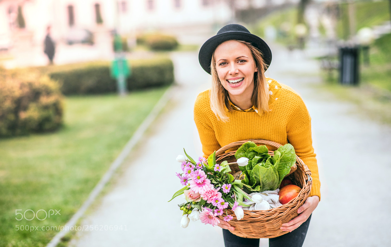 Nikon D5 sample photo. Young woman with flowers photography