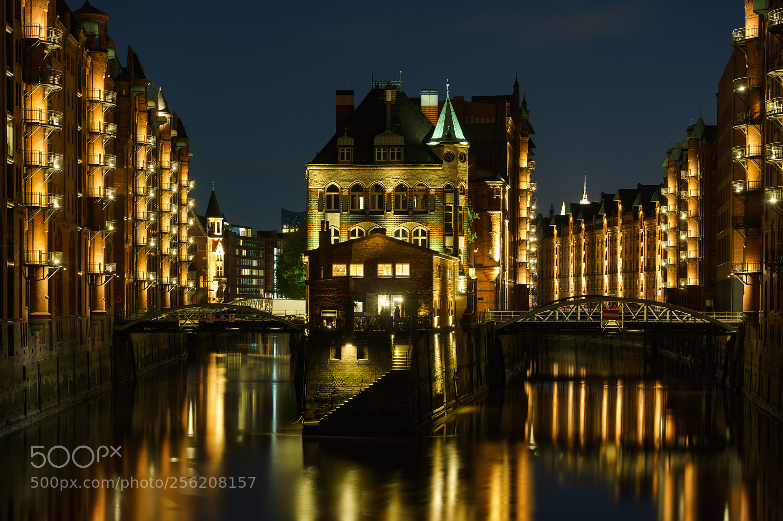Sony a7 II sample photo. Wasserschloß hamburg photography