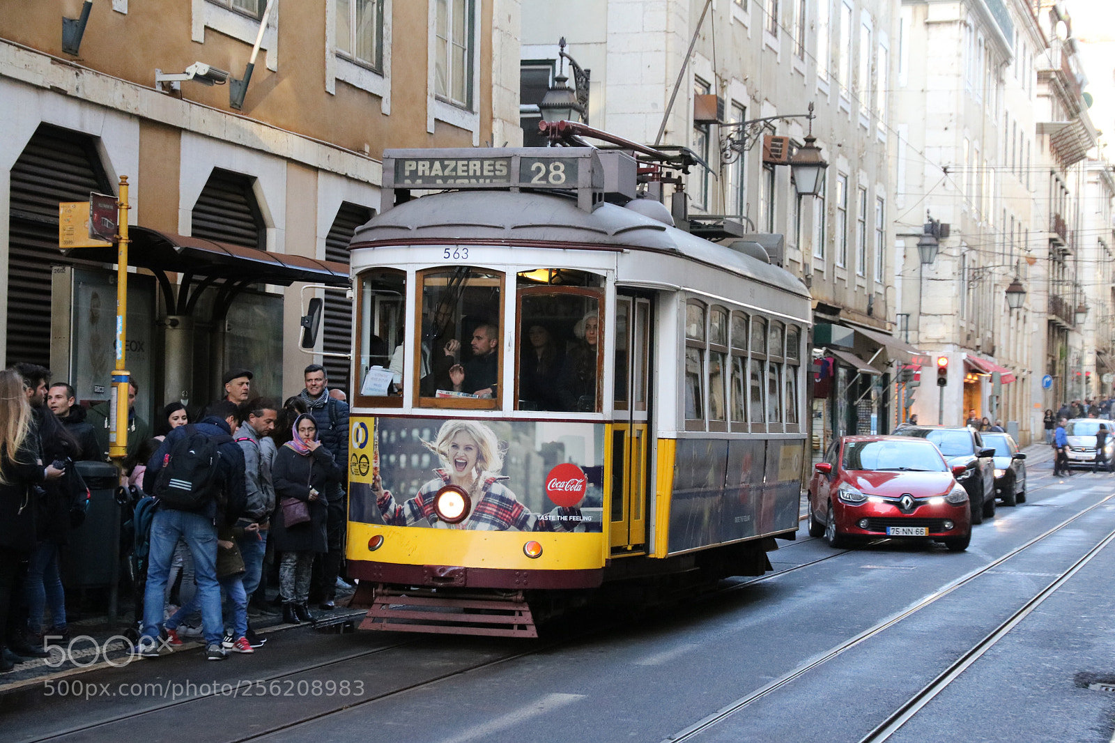 Canon EOS 750D (EOS Rebel T6i / EOS Kiss X8i) sample photo. Tram 28 photography