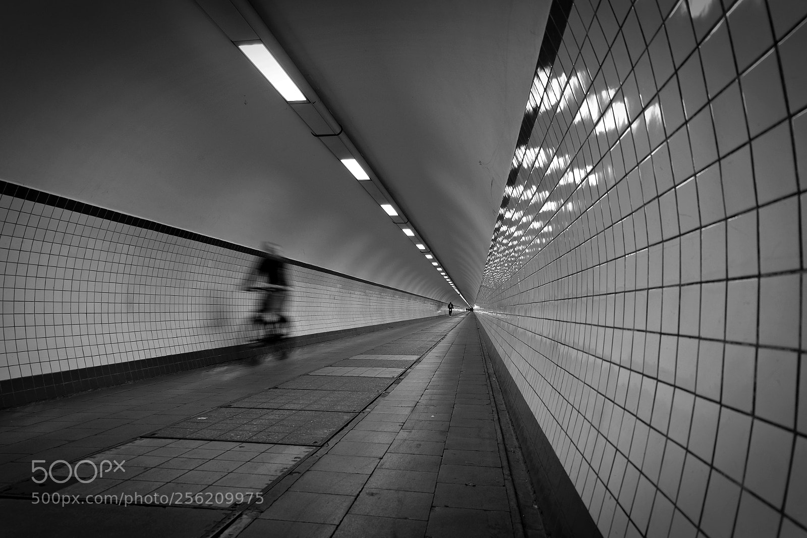 Fujifilm X-T10 sample photo. Bycycle tunnel photography