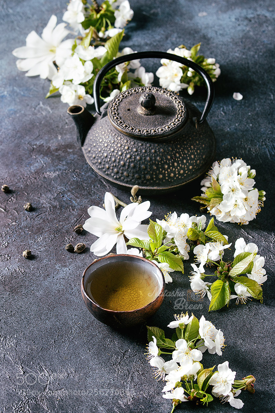Canon EOS 700D (EOS Rebel T5i / EOS Kiss X7i) sample photo. Tea with spring flowers photography