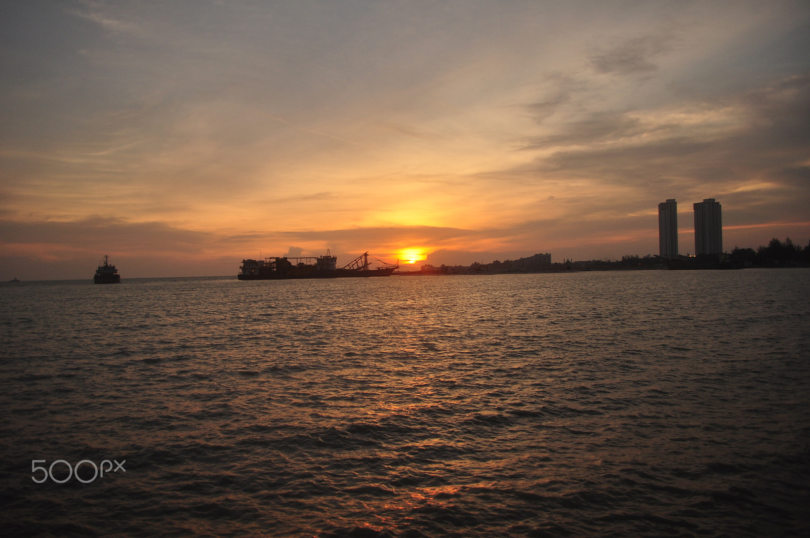 Nikon D90 sample photo. Skyship photography