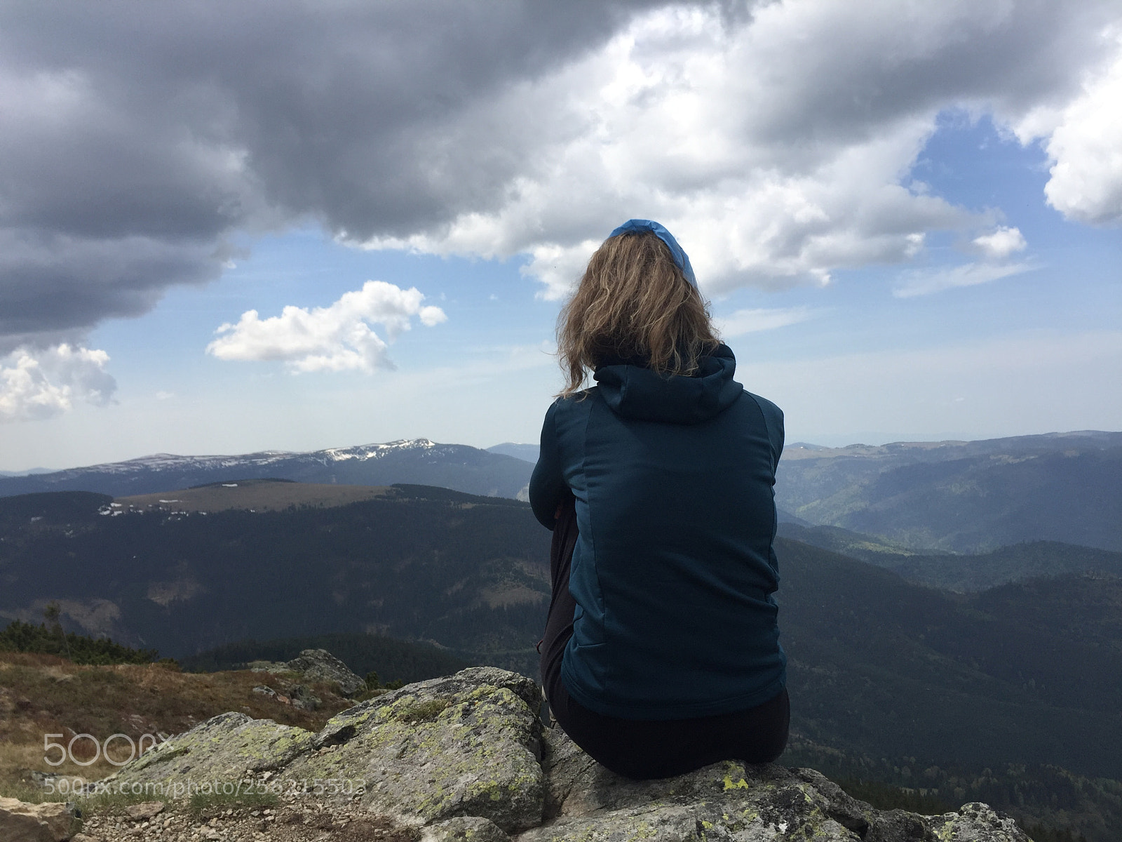 Apple iPhone 6 sample photo. Girl contemplating the mountains photography