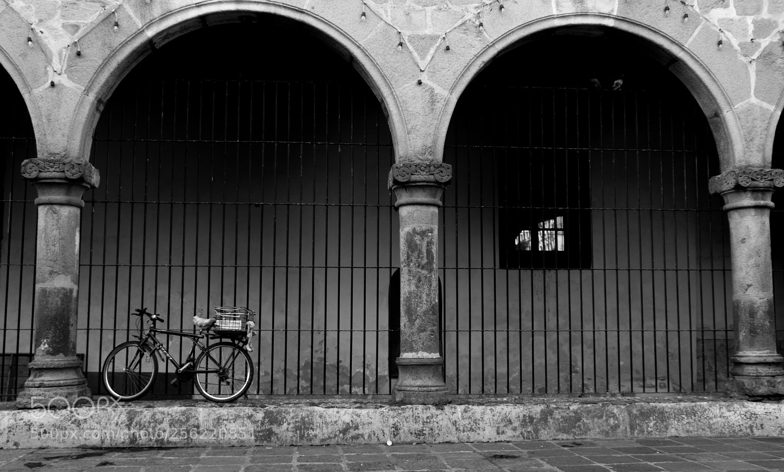 Canon EOS 80D sample photo. Arcos y bici photography