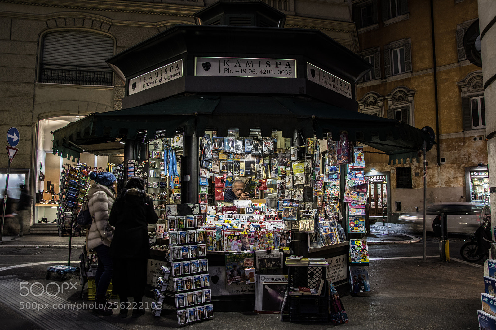 Nikon D7200 sample photo. News stand rome photography