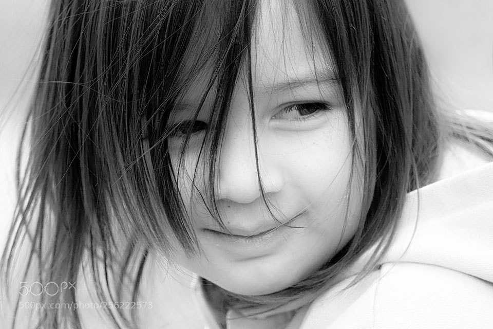 Olympus OM-D E-M1 Mark II sample photo. Happy girl photography