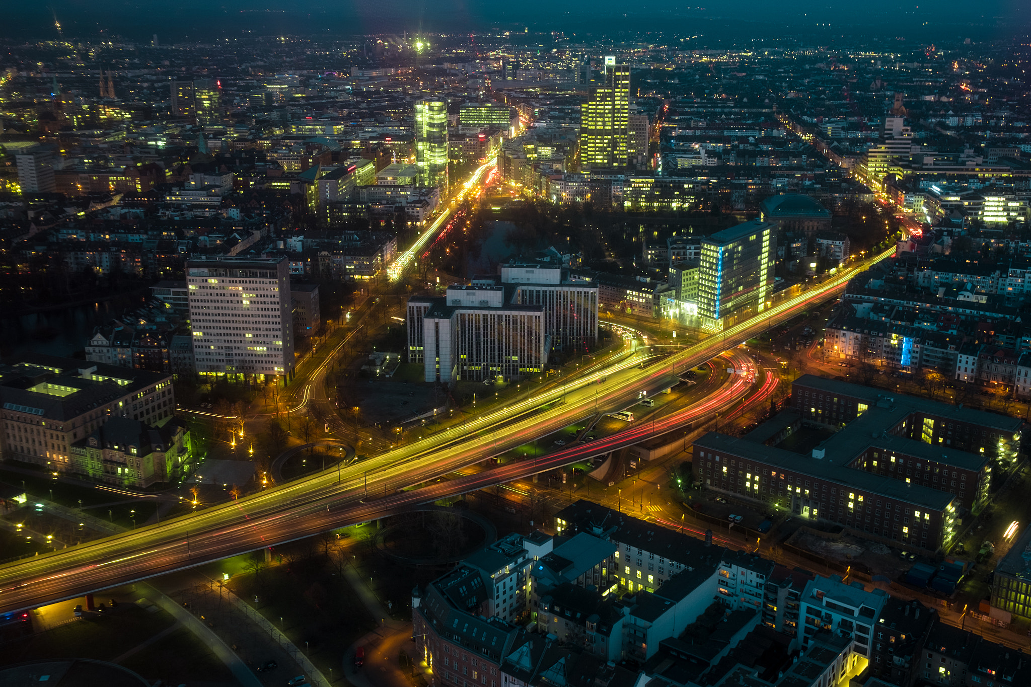 Fujifilm X-E2S sample photo. Duesseldorf's circulation photography
