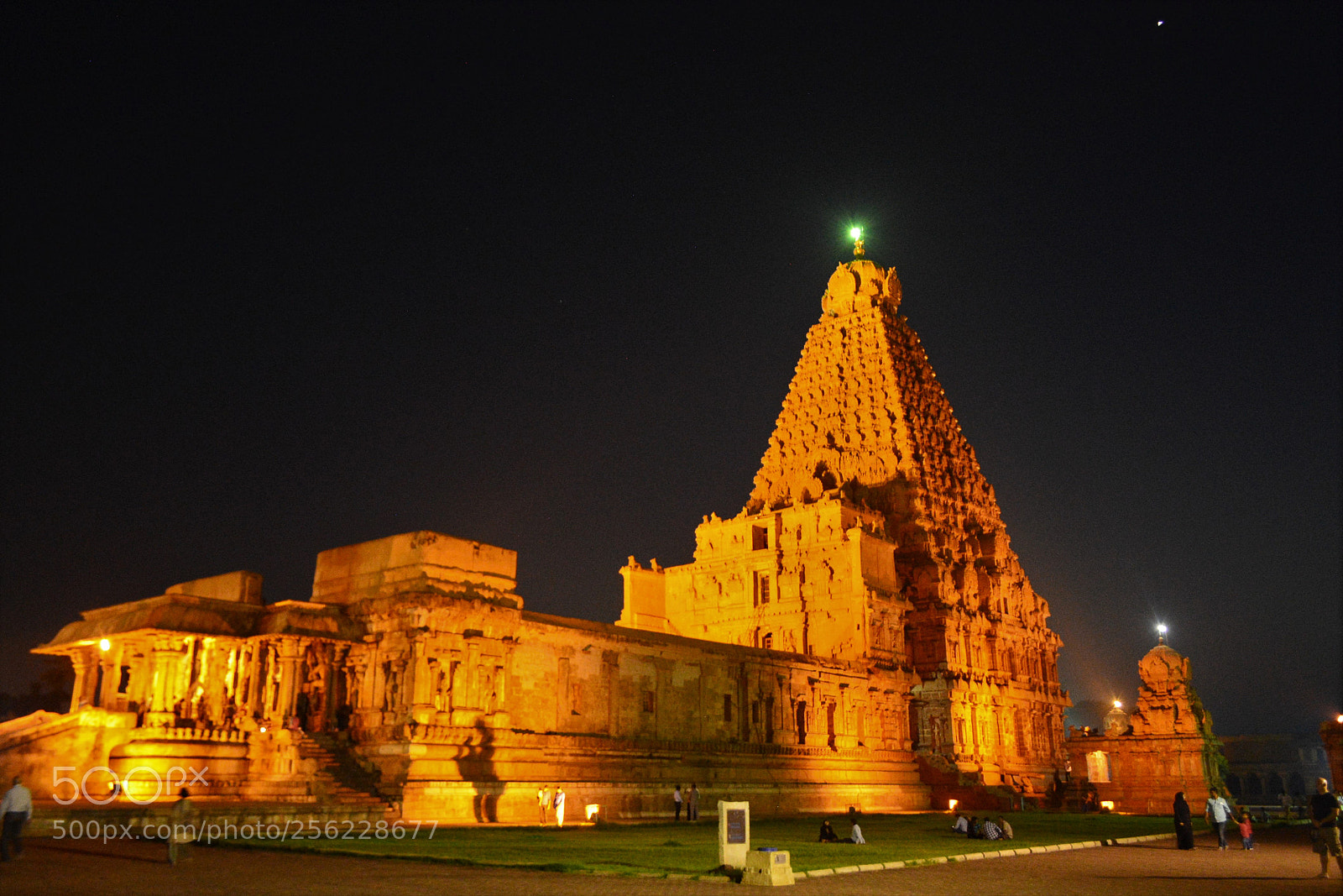 Nikon D5200 sample photo. The beautiful tanjore temple photography