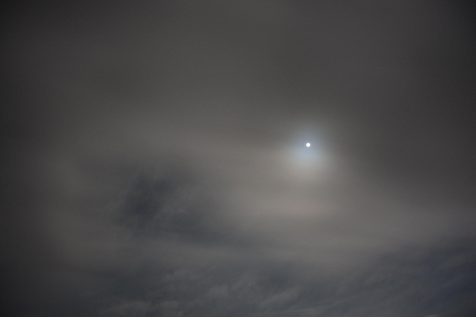 Nikon D7200 sample photo. Luna entre las nubes photography