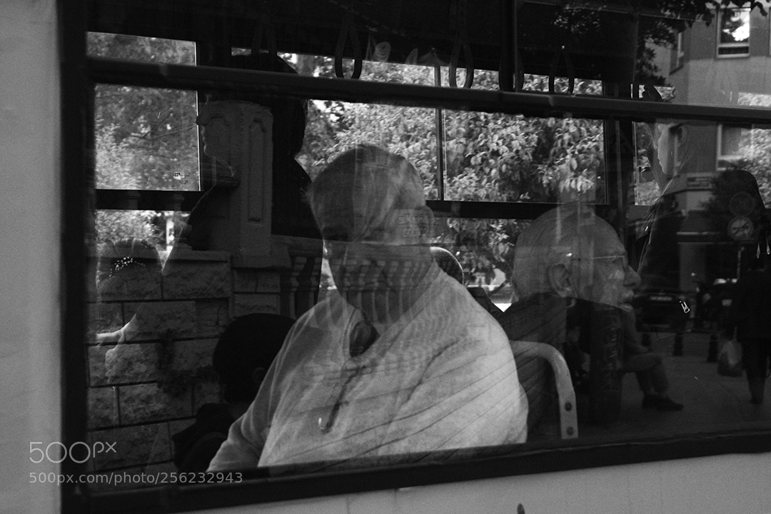 Canon EOS 100D (EOS Rebel SL1 / EOS Kiss X7) sample photo. Oldman in the bus photography