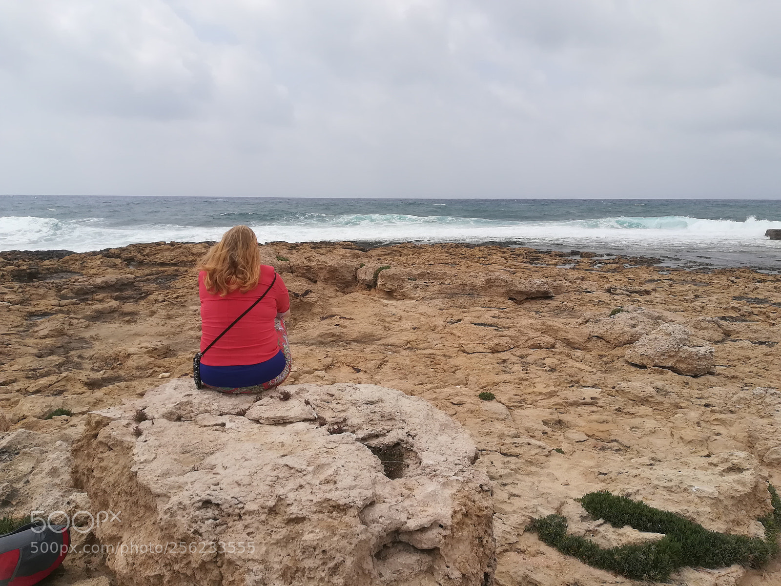 HUAWEI PRA-LX1 sample photo. Girl look the sea photography