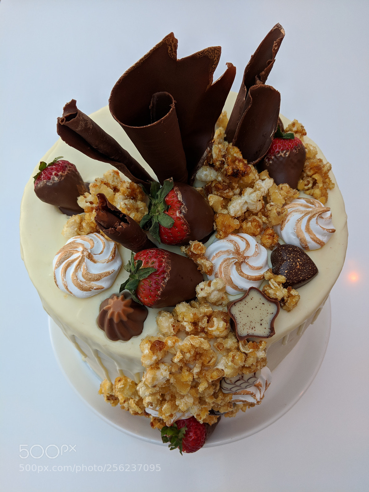 Google Pixel 2 XL sample photo. Birthday cake photography