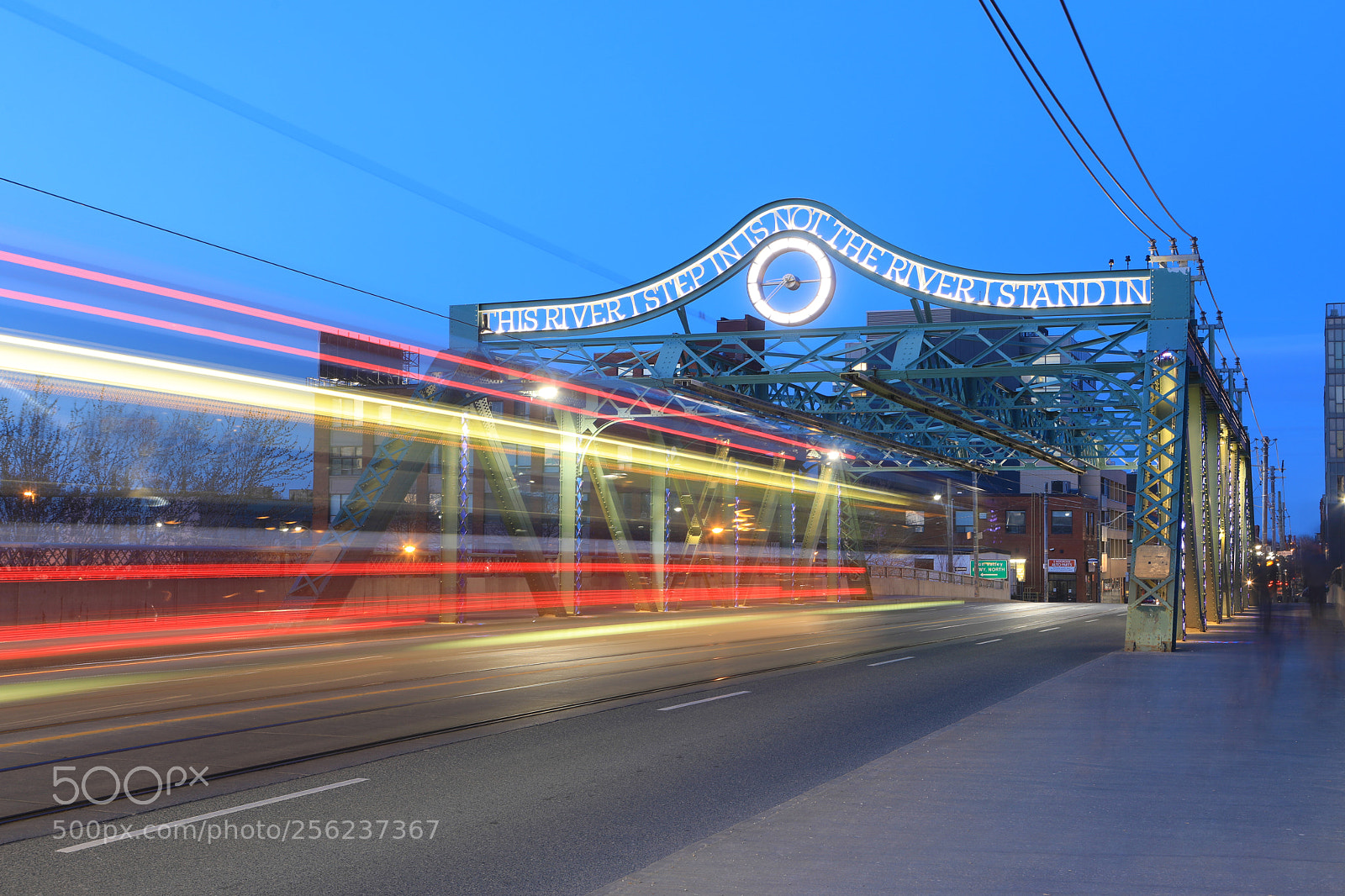 Canon EOS 5D Mark IV sample photo. Queen street bridge in photography