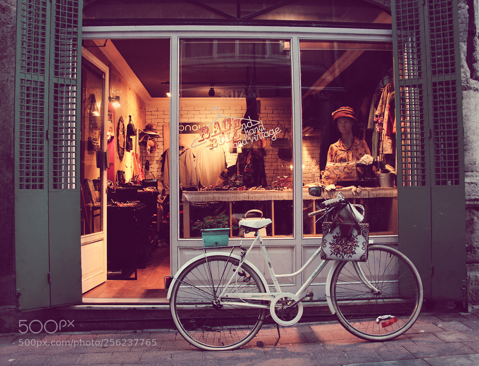Canon EOS 700D (EOS Rebel T5i / EOS Kiss X7i) sample photo. Balat photography