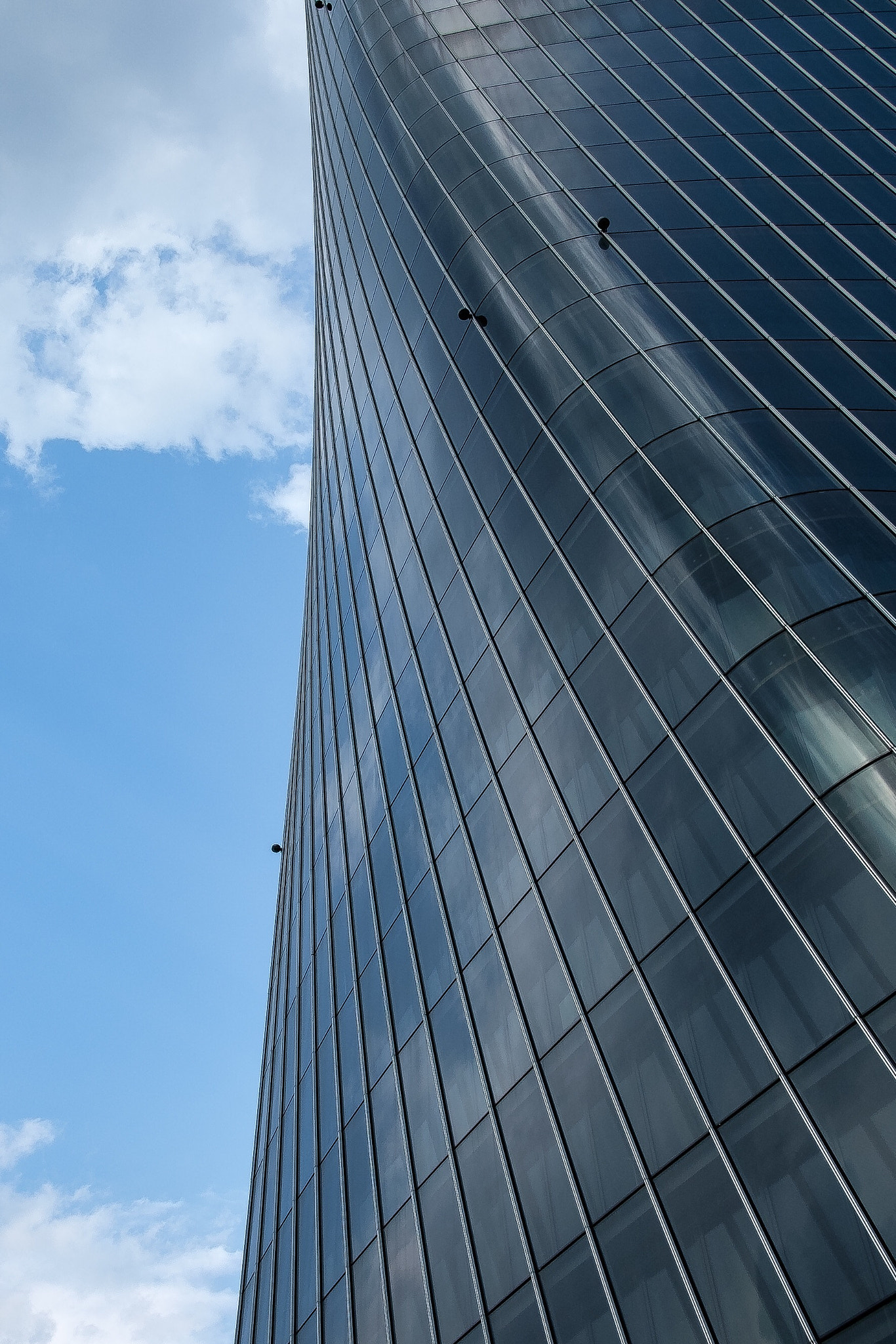 Fujifilm X-E2S sample photo. Milan -city life photography