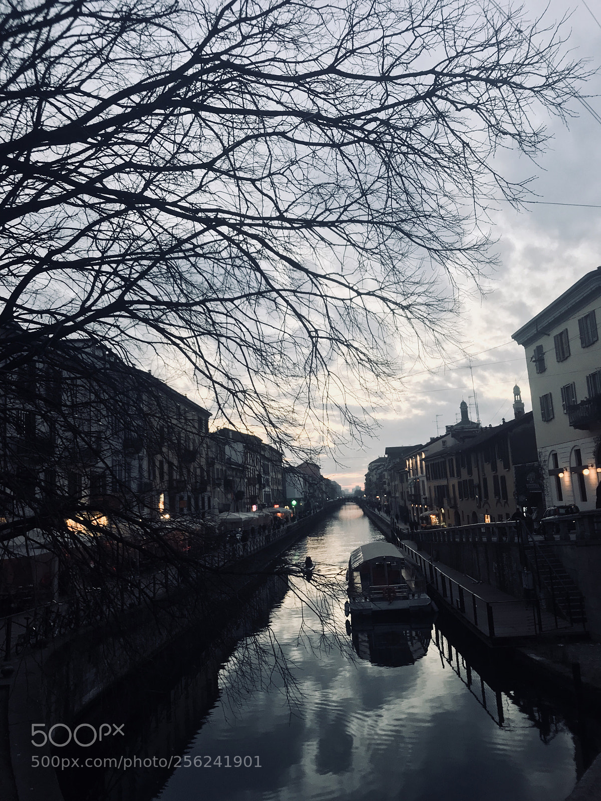 Apple iPhone 7 sample photo. Milano photography