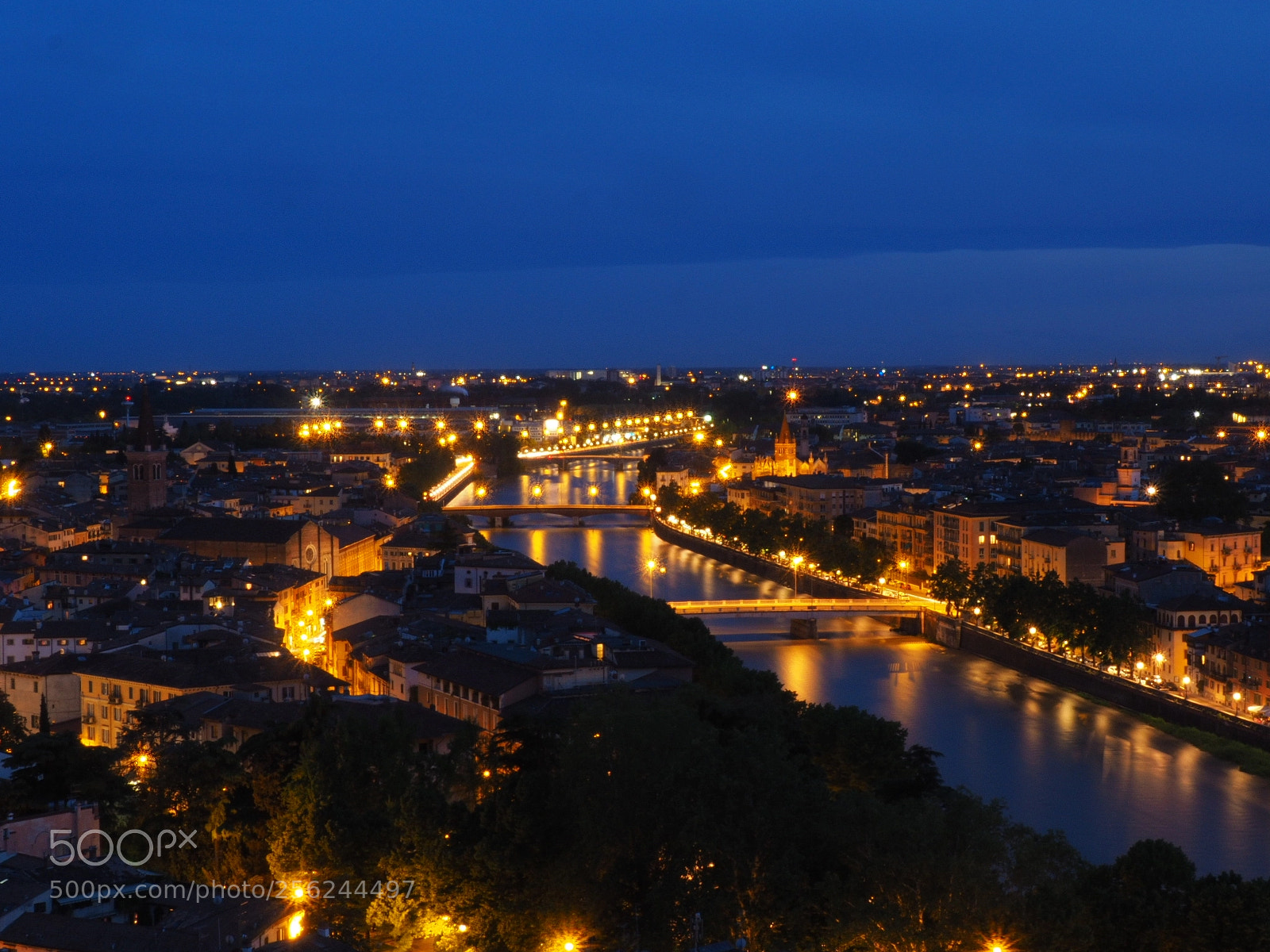 Olympus OM-D E-M10 II sample photo. Verona photography