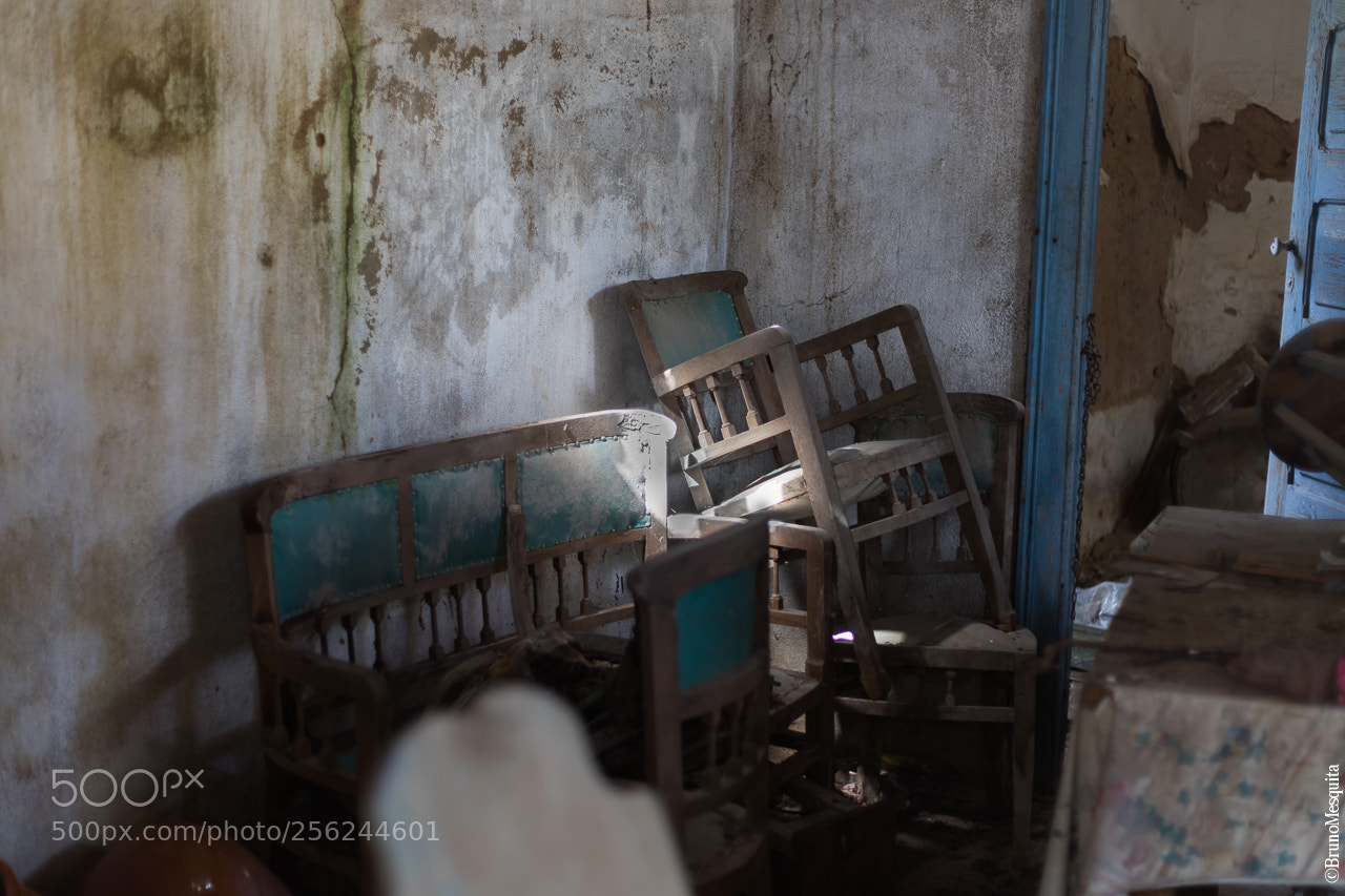 Canon EOS 6D Mark II sample photo. Left behind ©2018 photography