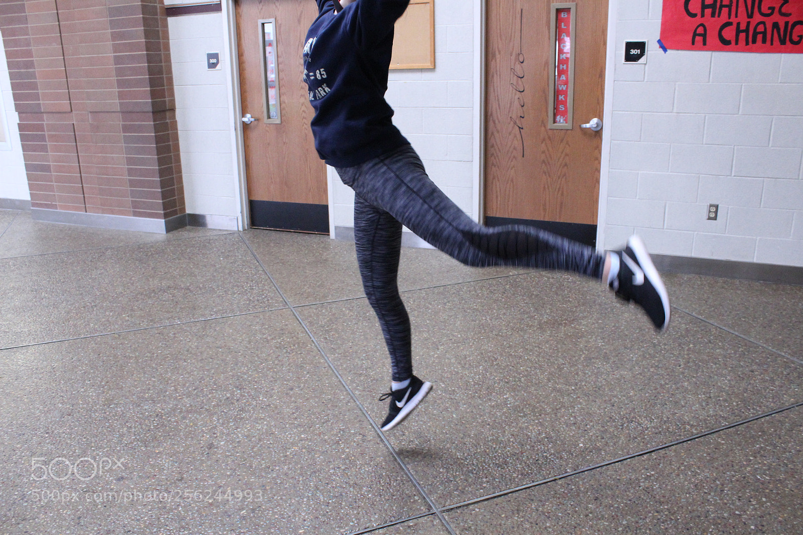 Canon EOS 1300D (EOS Rebel T6 / EOS Kiss X80) sample photo. Anna in air photography