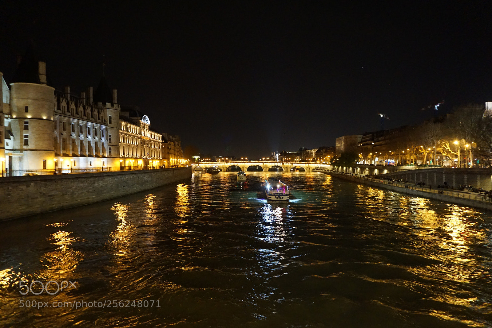 Sony a6000 sample photo. Paris photography