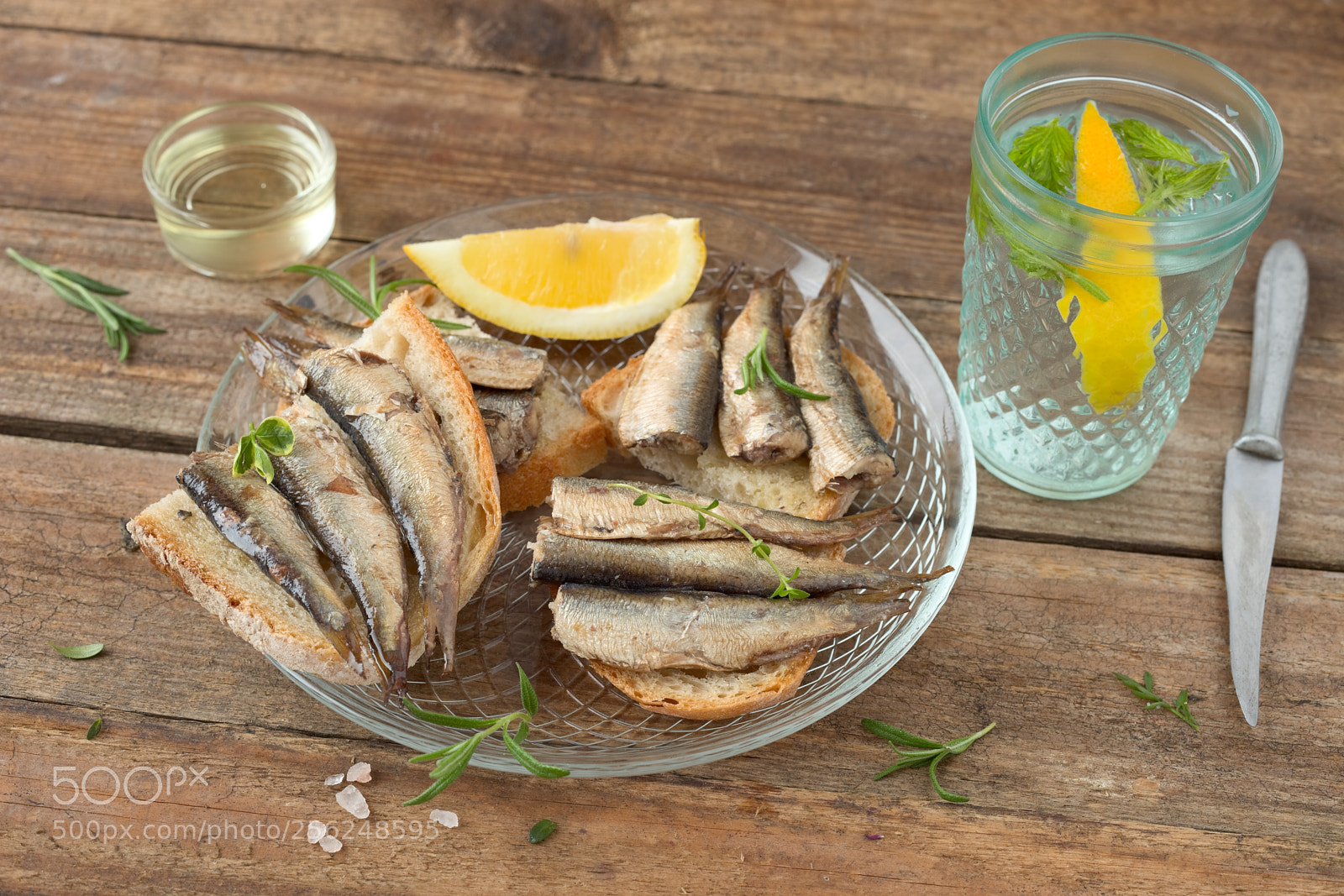 Canon EOS 5D Mark II sample photo. Bread with sprats photography
