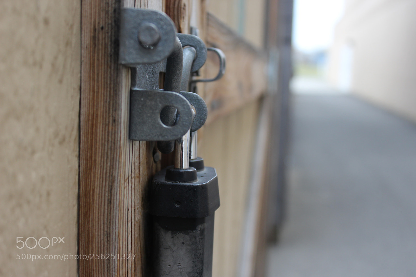Canon EOS 1200D (EOS Rebel T5 / EOS Kiss X70 / EOS Hi) sample photo. Locked up photography