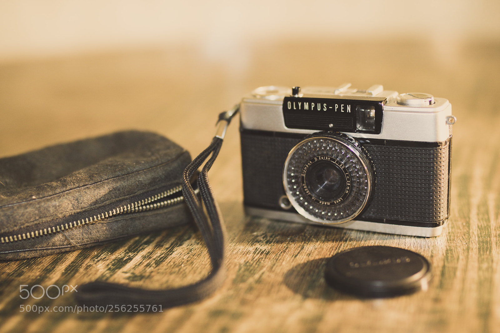 Canon EOS 750D (EOS Rebel T6i / EOS Kiss X8i) sample photo. Retro camera photography