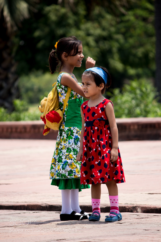 Canon EOS 650D (EOS Rebel T4i / EOS Kiss X6i) sample photo. Sisters, india, 2015 photography