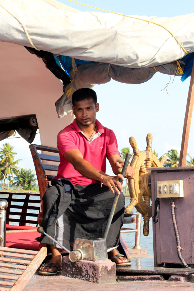 Canon EOS 650D (EOS Rebel T4i / EOS Kiss X6i) sample photo. Boat man, kerala, india, 2015 photography