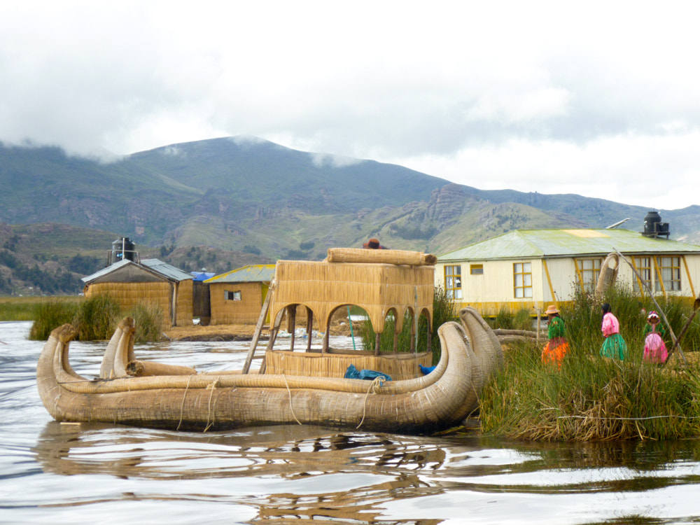 Panasonic DMC-FH25 sample photo. Isla de los uros, peru photography