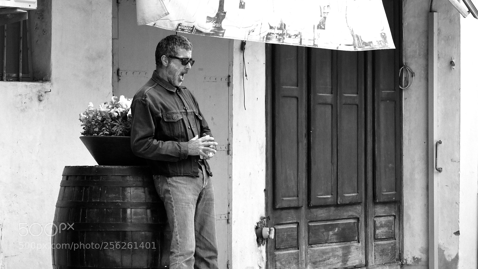Fujifilm X10 sample photo. Street blind singer photography