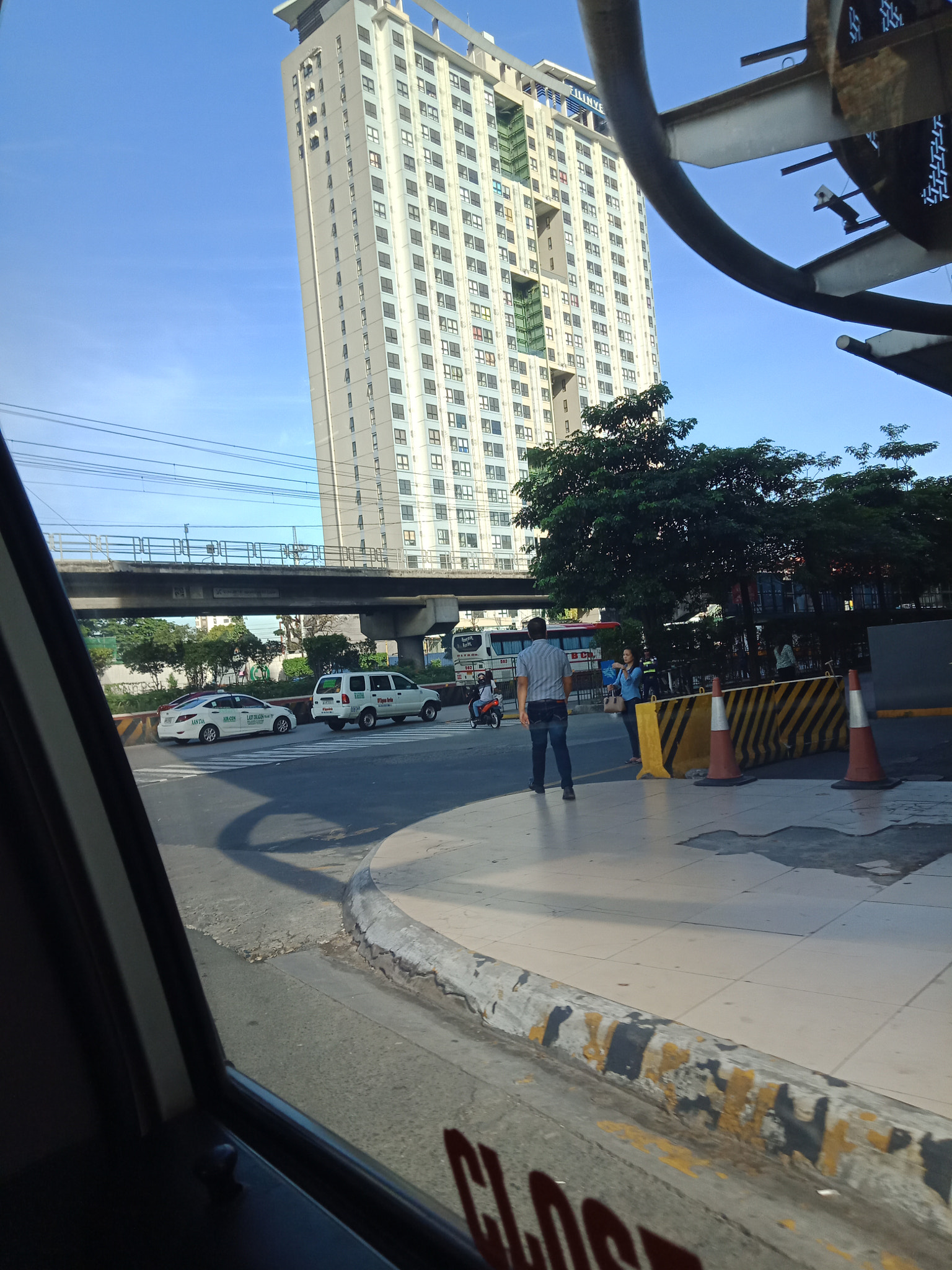 OPPO CPH1729 sample photo. Good bldg shot photography
