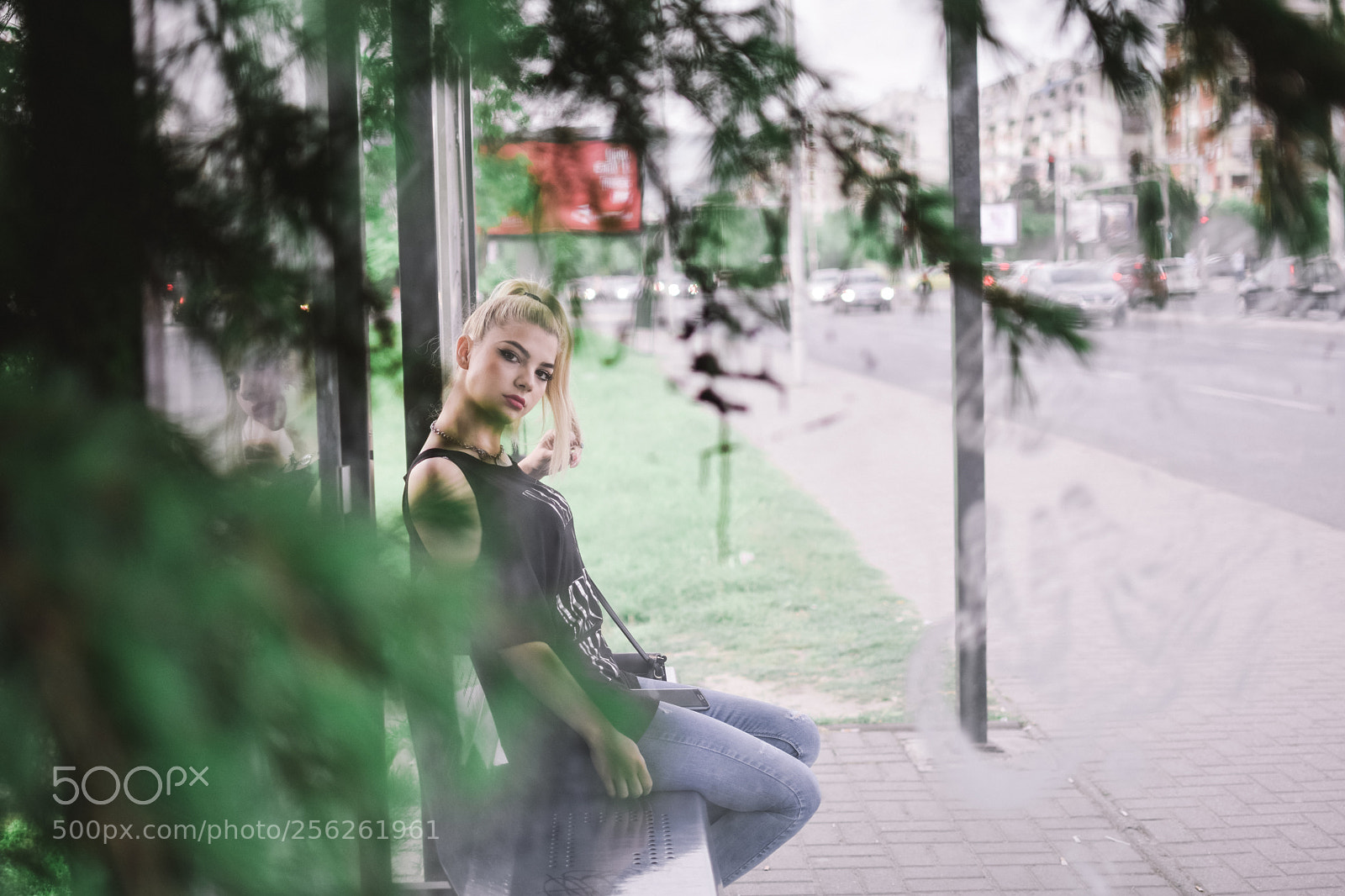 Nikon D5300 sample photo. Waiting buss photography