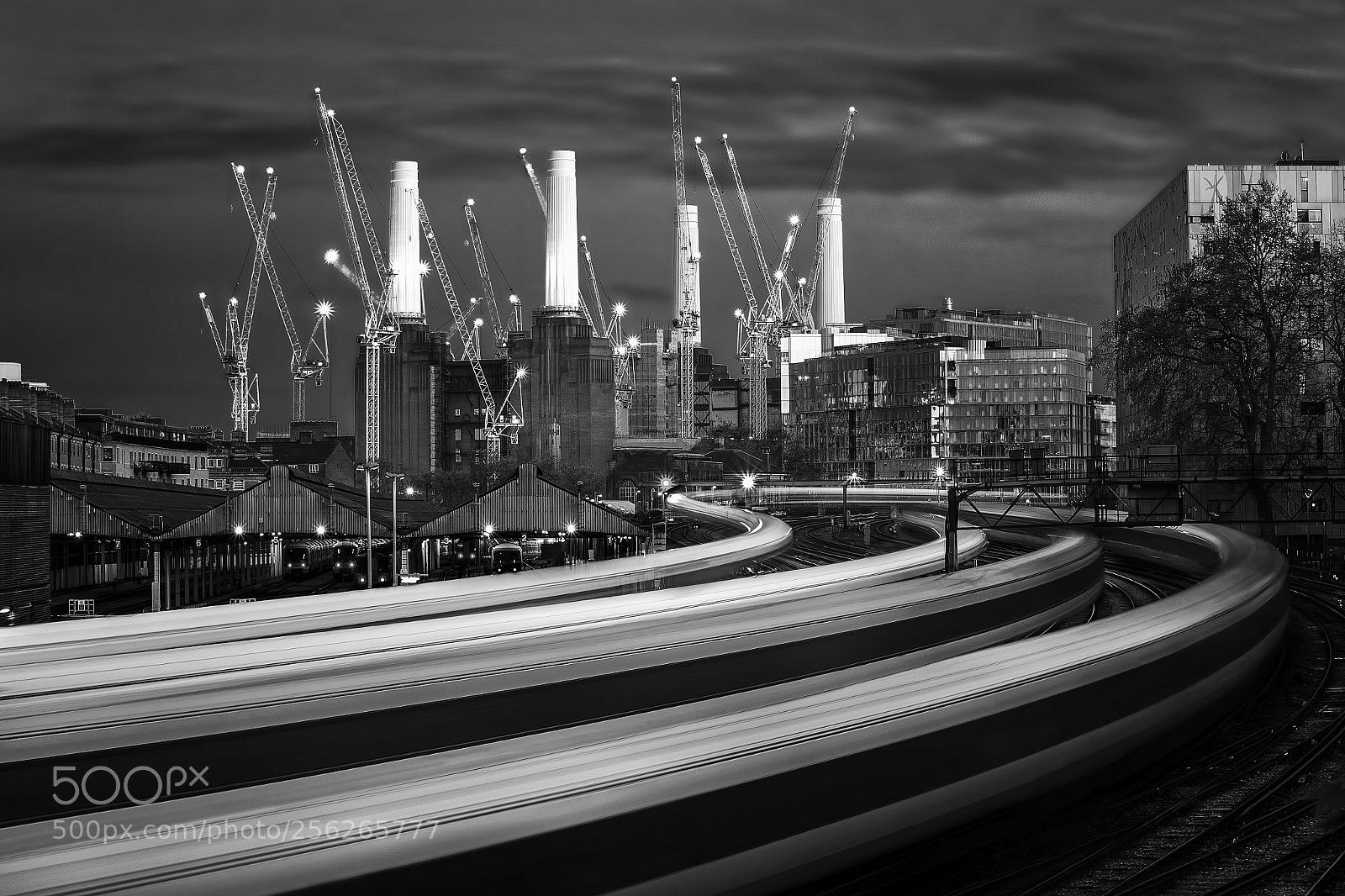Canon EOS 700D (EOS Rebel T5i / EOS Kiss X7i) sample photo. Battersea power station, london photography