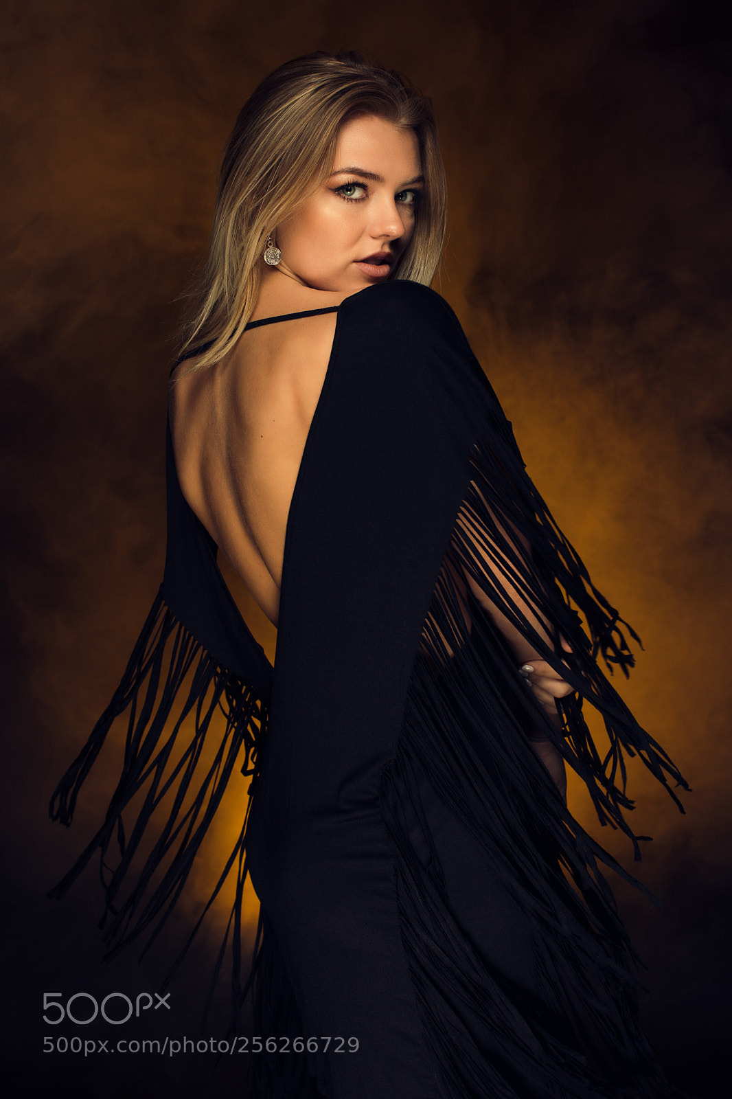 Canon EOS 5D Mark IV sample photo. Beautiful glow photography
