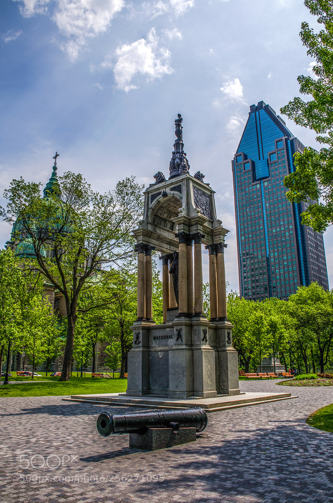 Nikon D7000 sample photo. Montreal old & new photography
