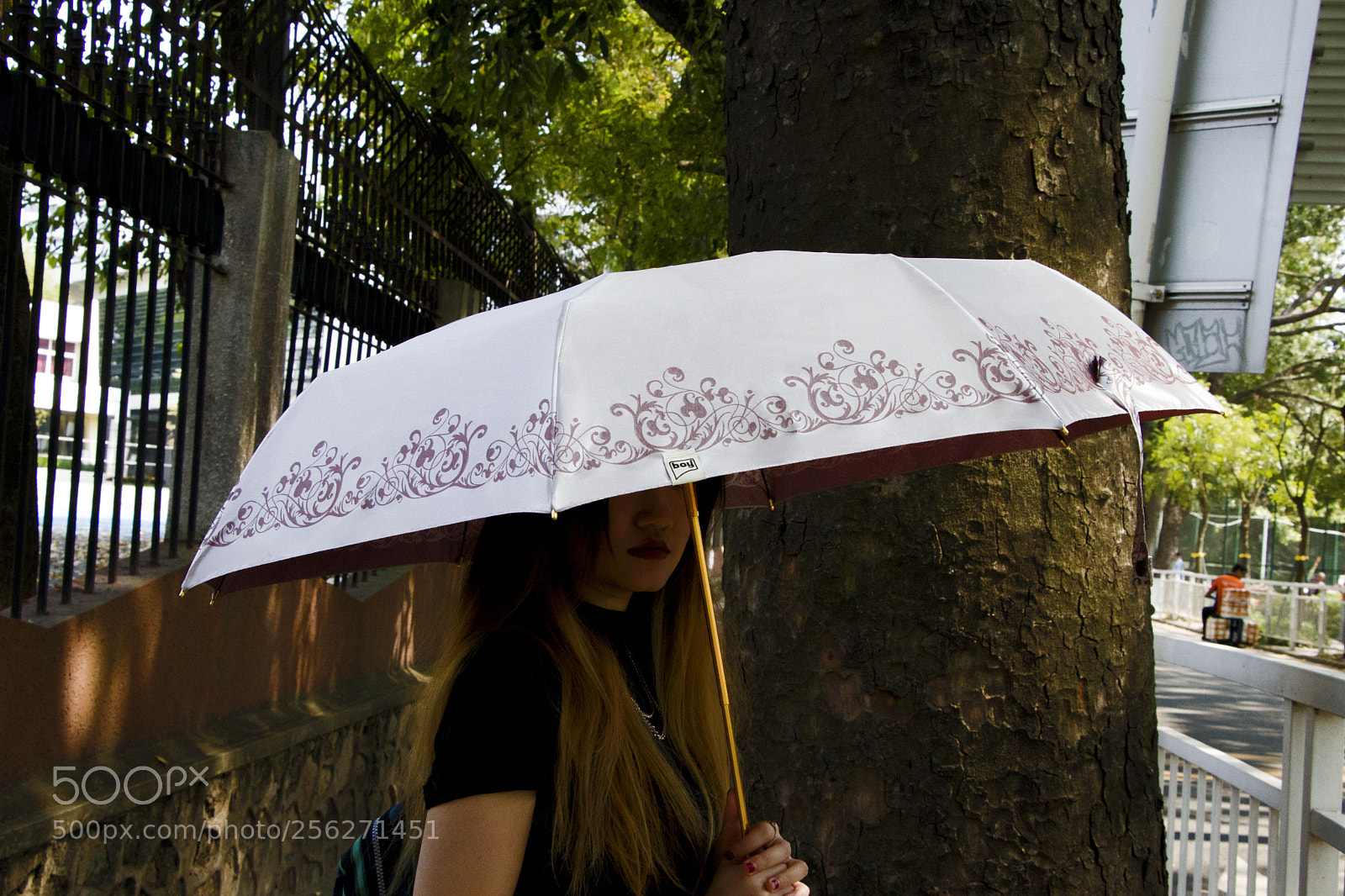 Canon EOS 77D (EOS 9000D / EOS 770D) sample photo. Under an umbrella, under photography