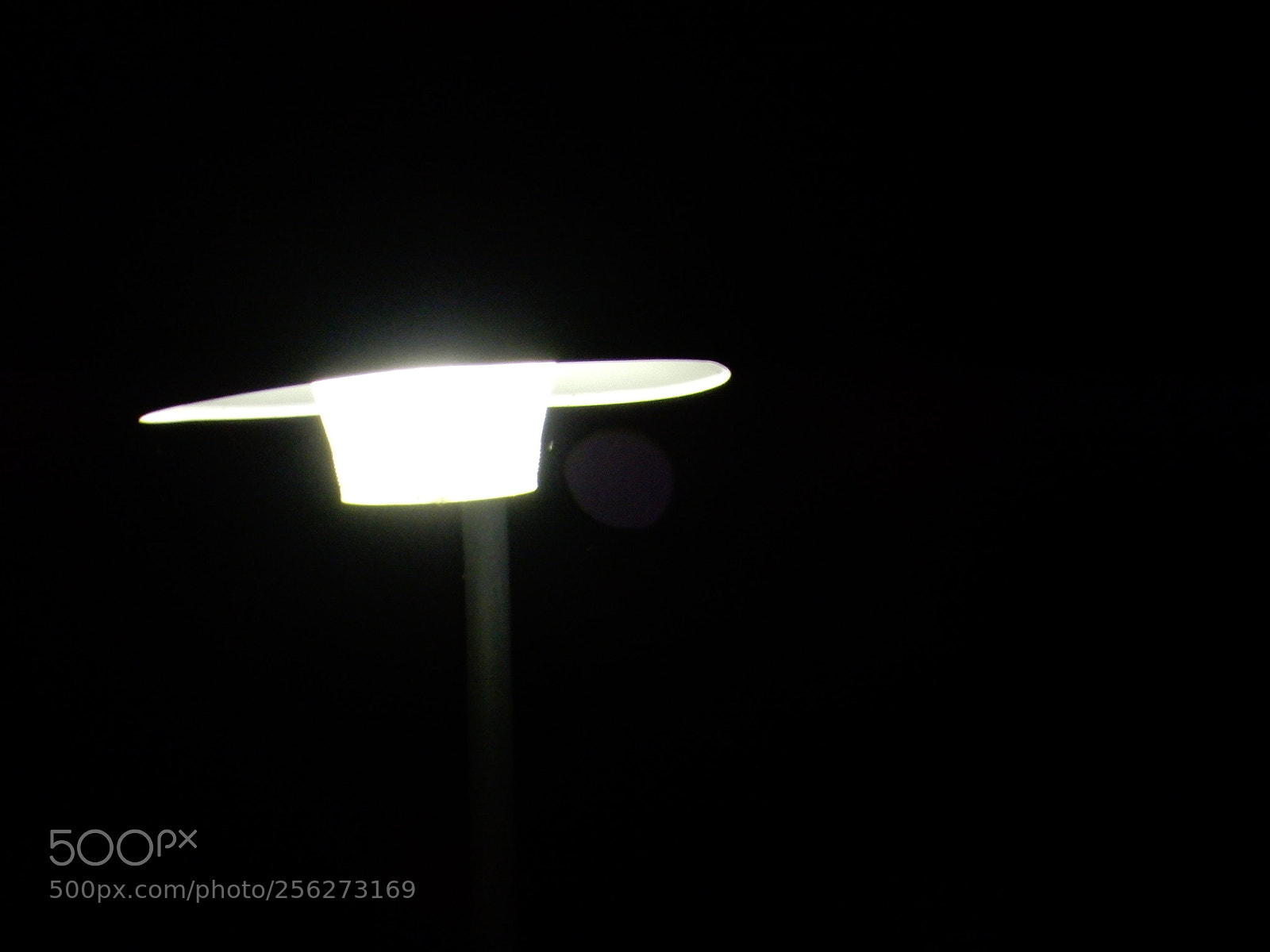 Nikon Coolpix A900 sample photo. Streetlamp hat photography