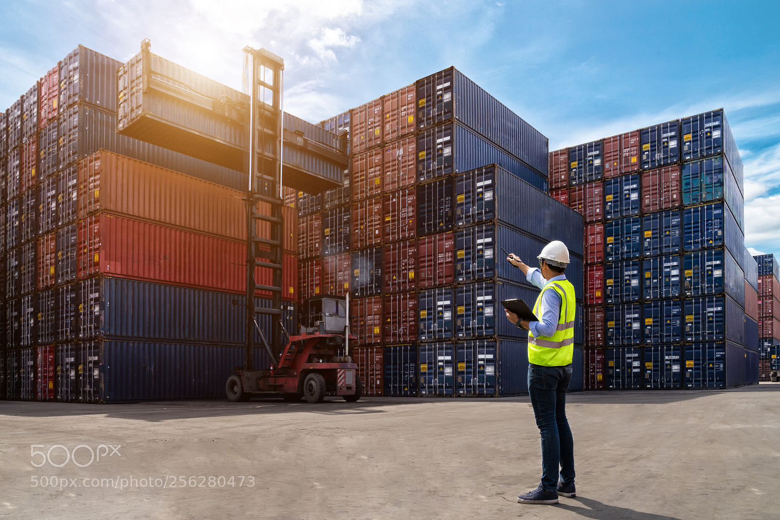 Sony a7 II sample photo. Foreman control loading containers photography