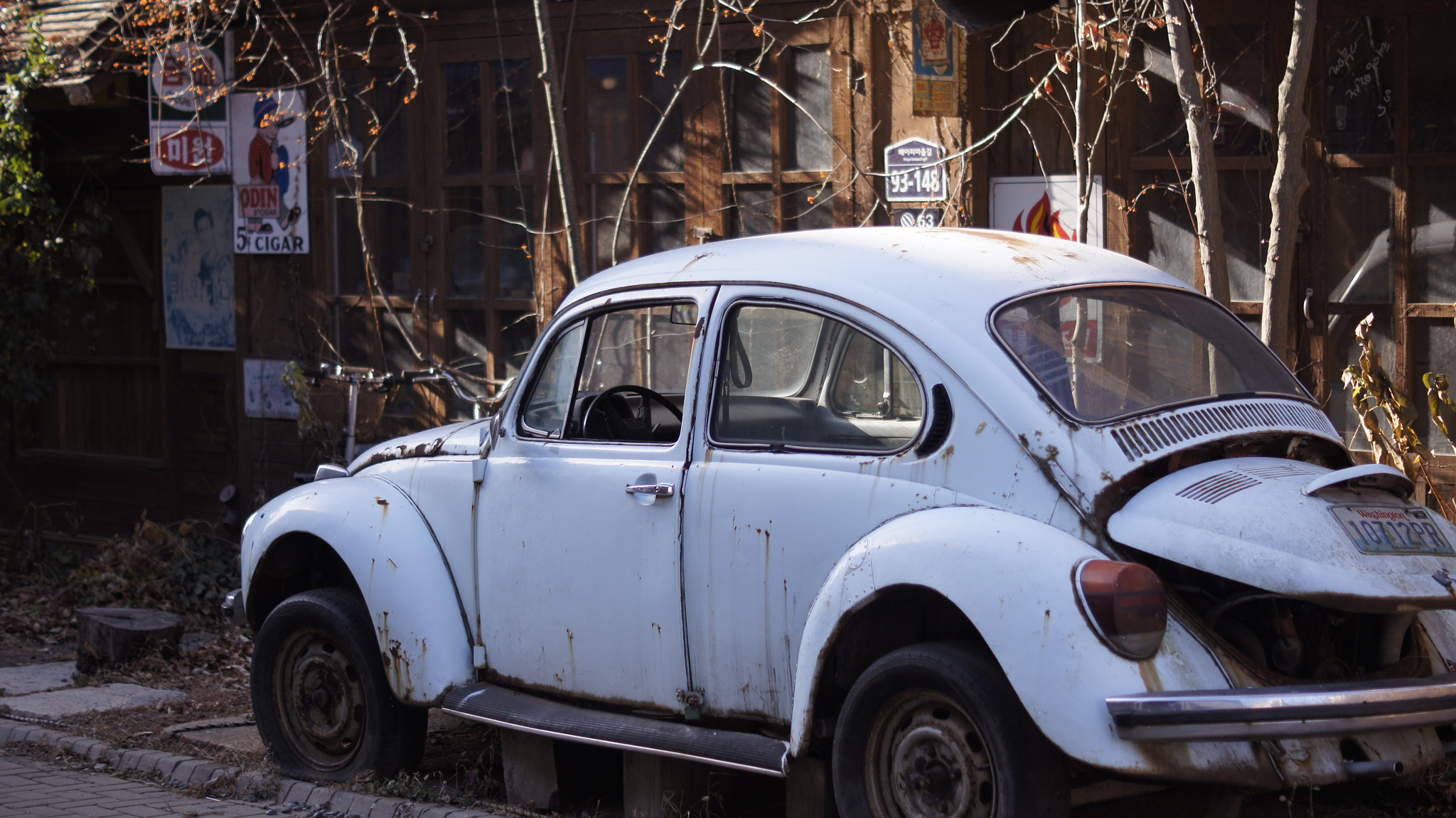 Sony SLT-A55 (SLT-A55V) sample photo. 고장난 뉴비틀 자동차. photography