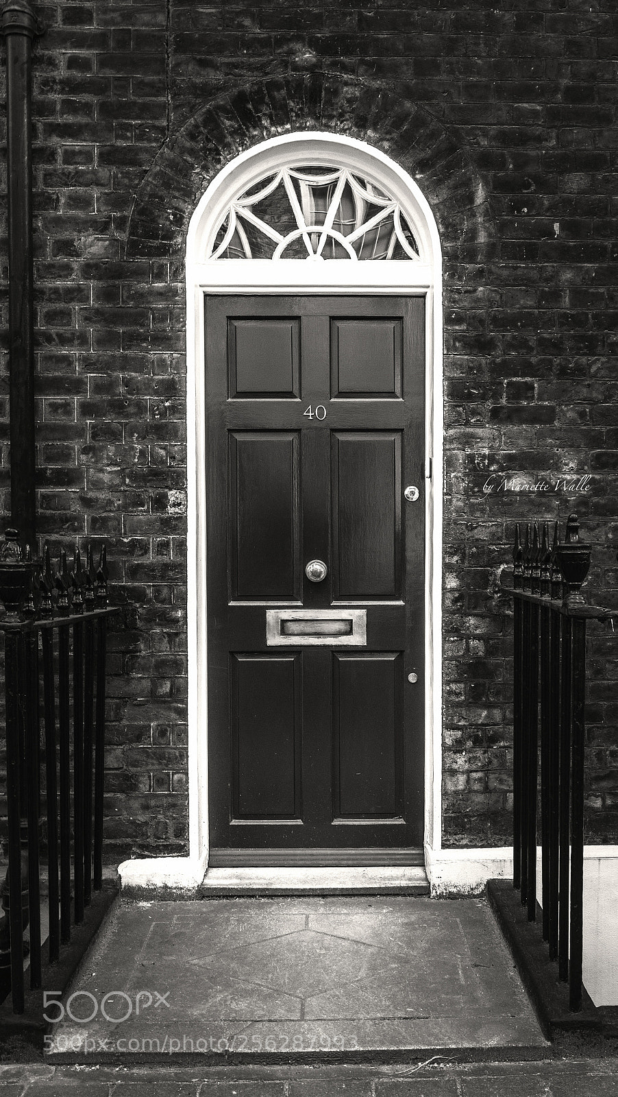 Canon EOS M5 sample photo. A typical british entrance photography