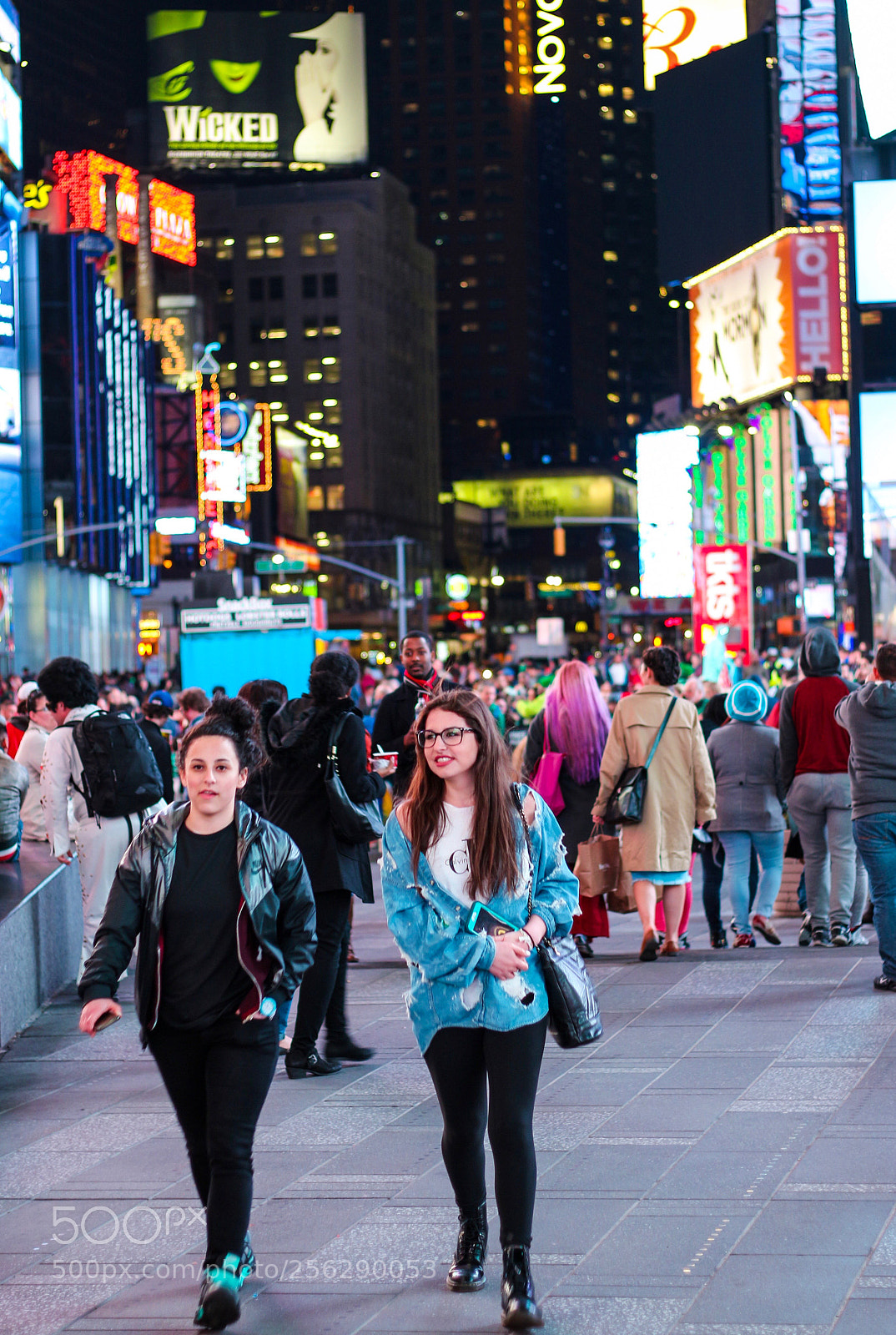 Canon EOS 650D (EOS Rebel T4i / EOS Kiss X6i) sample photo. Times square by night photography